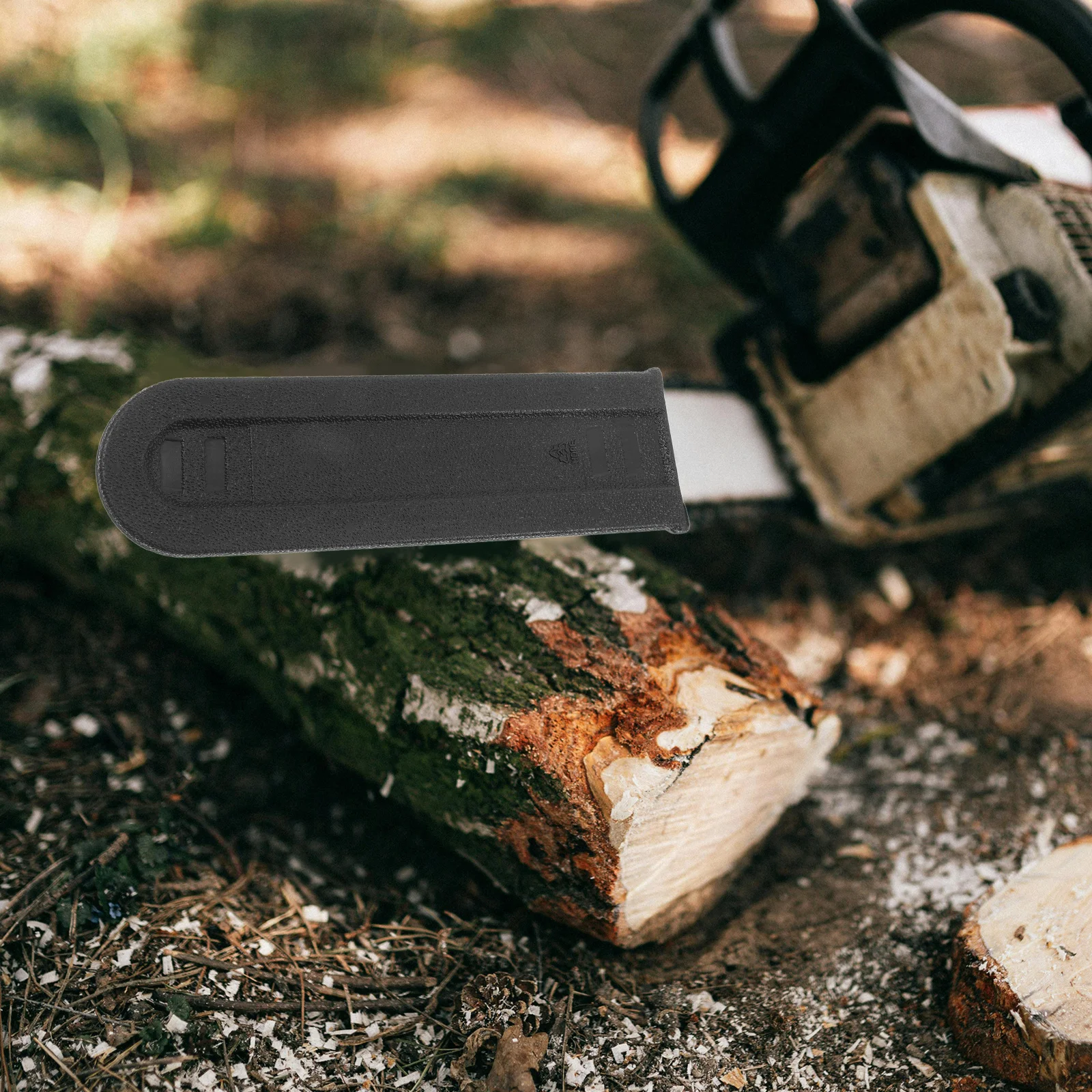 

4Pcs Chainsaw Guard Protector Reusable Plastic Scabbard for Various Chainsaws Maintenance Tool Longevity Enhancer