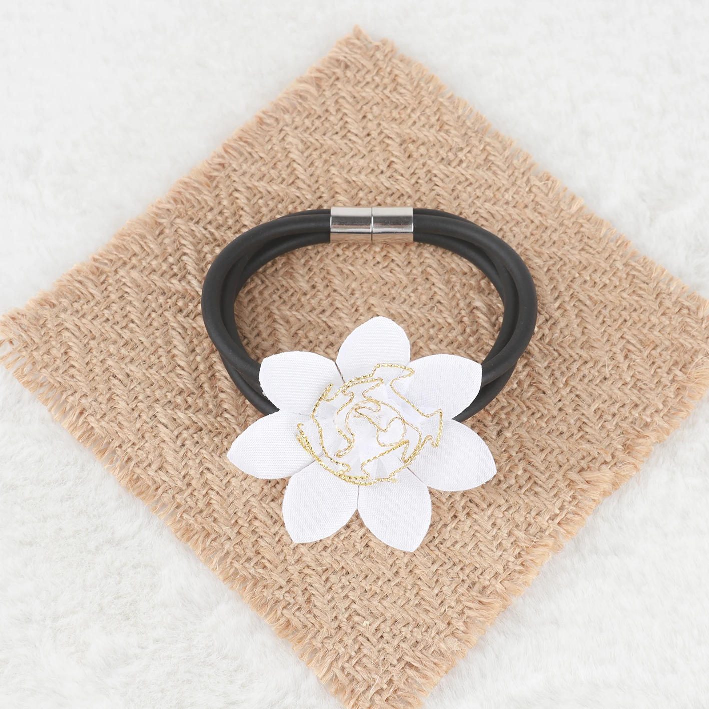 New Bohemian Style Handmade White Small Flower Design Black Rubber Bracelet Fashion Women Jewelry Punk Retro Style Bracelet