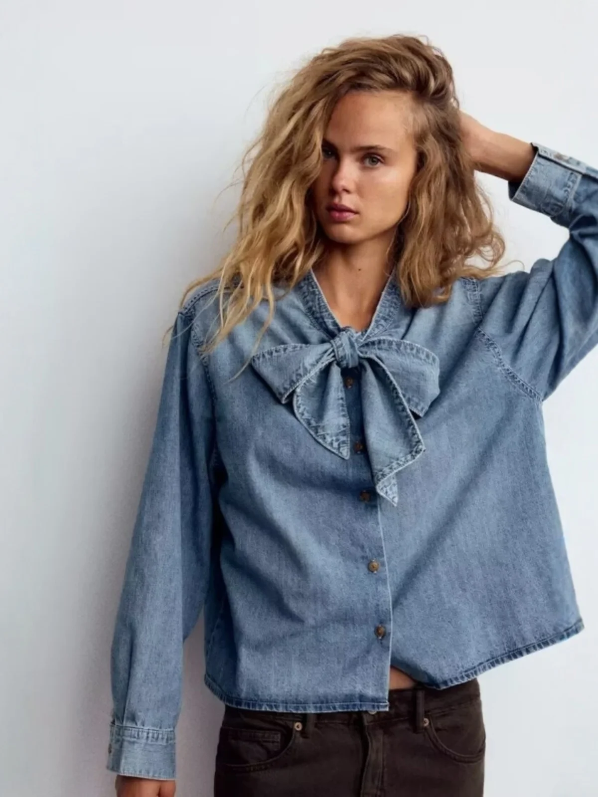 

Autumn Winter Women's Blue Denim irt Bow Tie Collar Sweet Sle Long Sve round Ne Warmth Faion Top Chinese Production