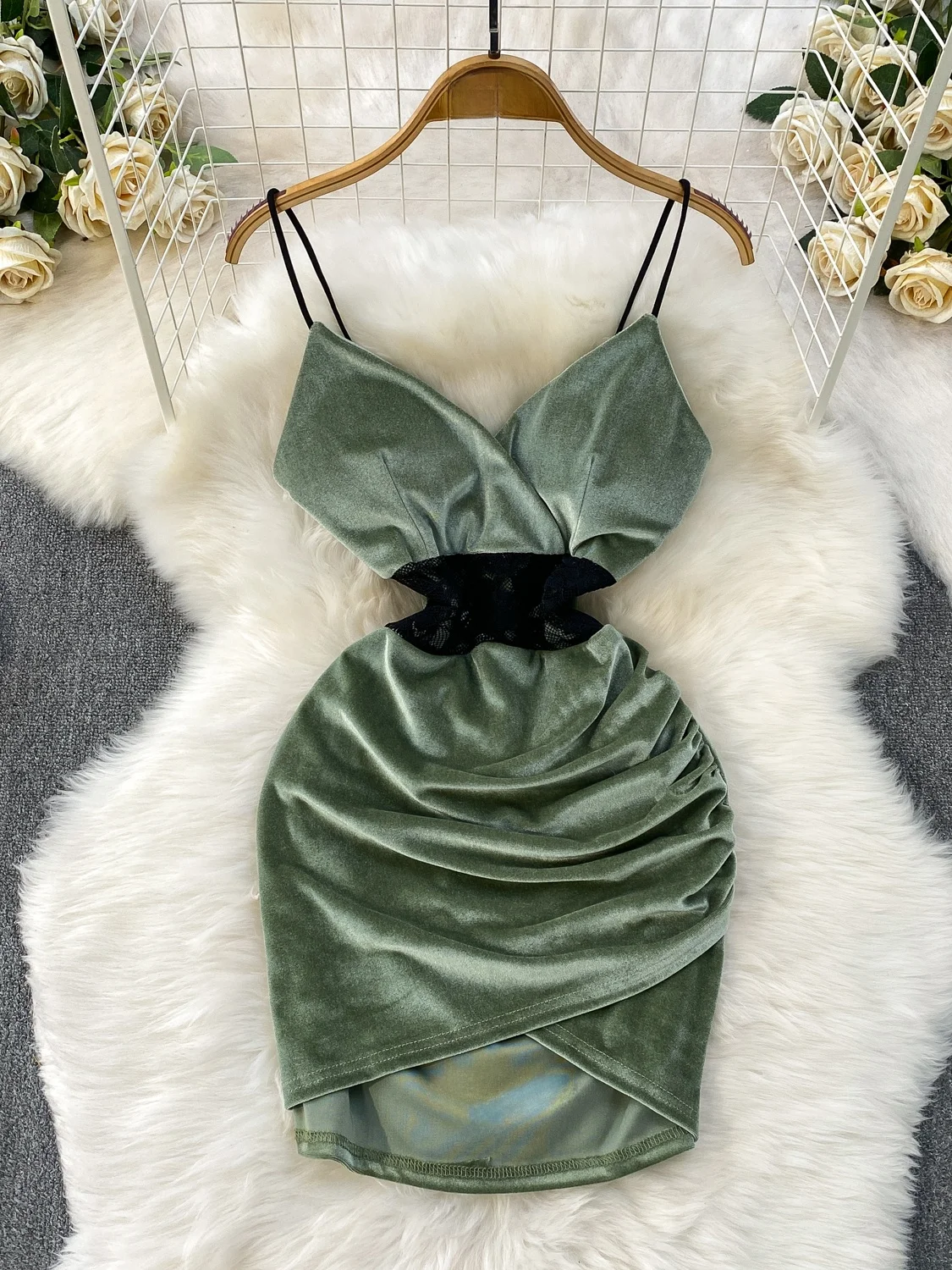 

Элегантное бархатное платье с V-образным вырезом и перекрестными бретелями, женское, весна-осень, с кружевными вставками, асимметричной юбкой, завышенной талией, шелковое