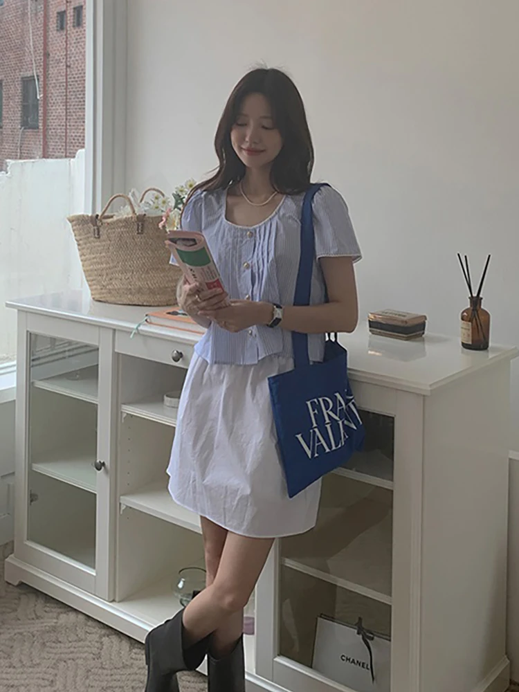 Gola Feminina com Detalhes em Renda Listrada Azul Única, Estilo Coreano, Cor Suave, Corte Reto para o Dia a Dia