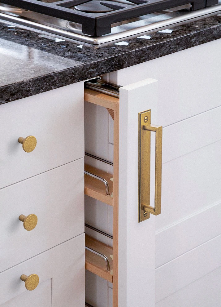 

Goo-Ki Champagne Bronze Cabinet Pulls Antiqur Brass Zinc Alloy Cabinet Knobs with Backplate for Dresser,Wardrobe,Cupboard