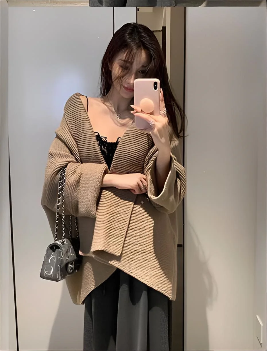 

Женские удлиненные кардиганы с V-образным вырезом, осенние, с вышивкой, вязаные, с воротником-стойкой, с меховым воротником, в университетском стиле, с флокированием, с утяжкой на талии, с оборками