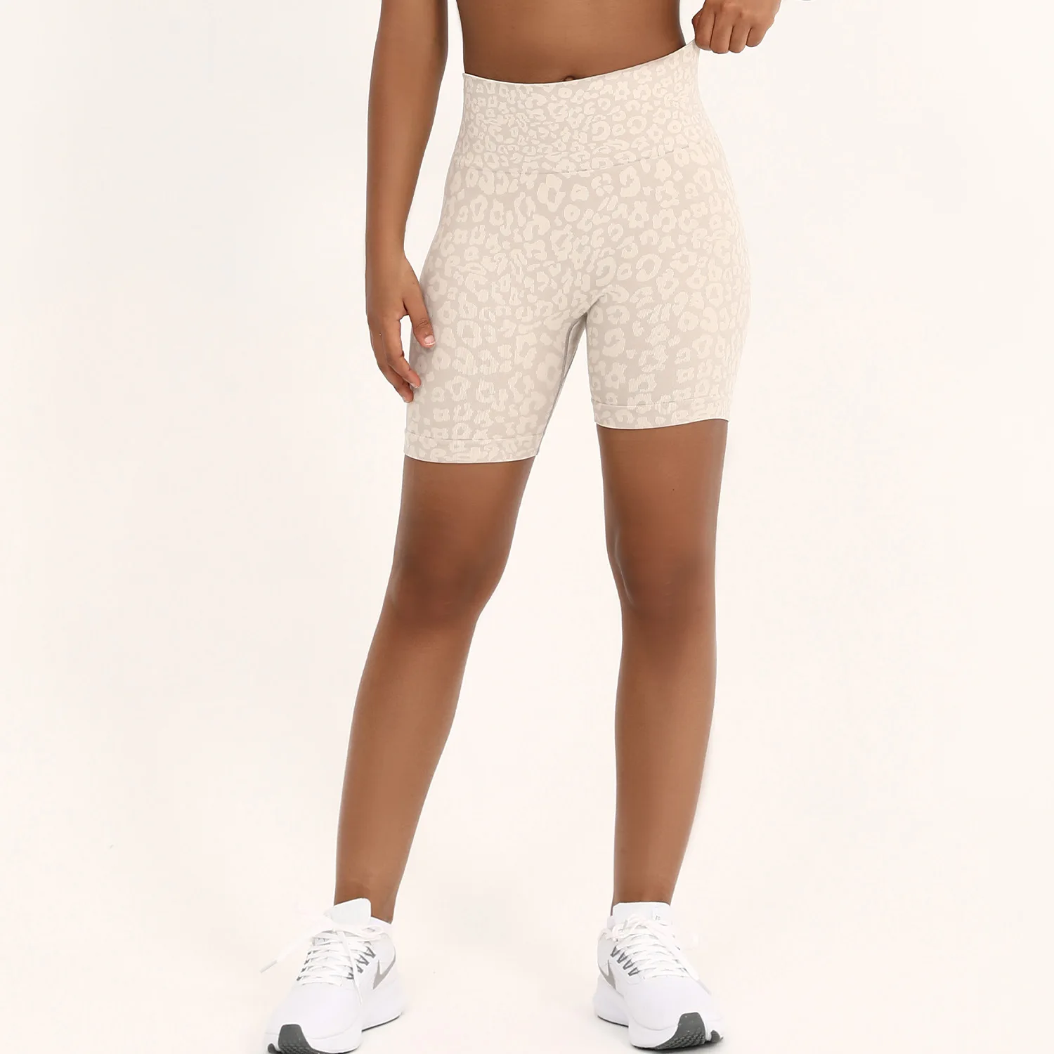 

Summer Seamless Tight Sporty Shorts Woman American Leopard Yoga Pants Shorts High Waist Peach Hip Running Three Part Pants