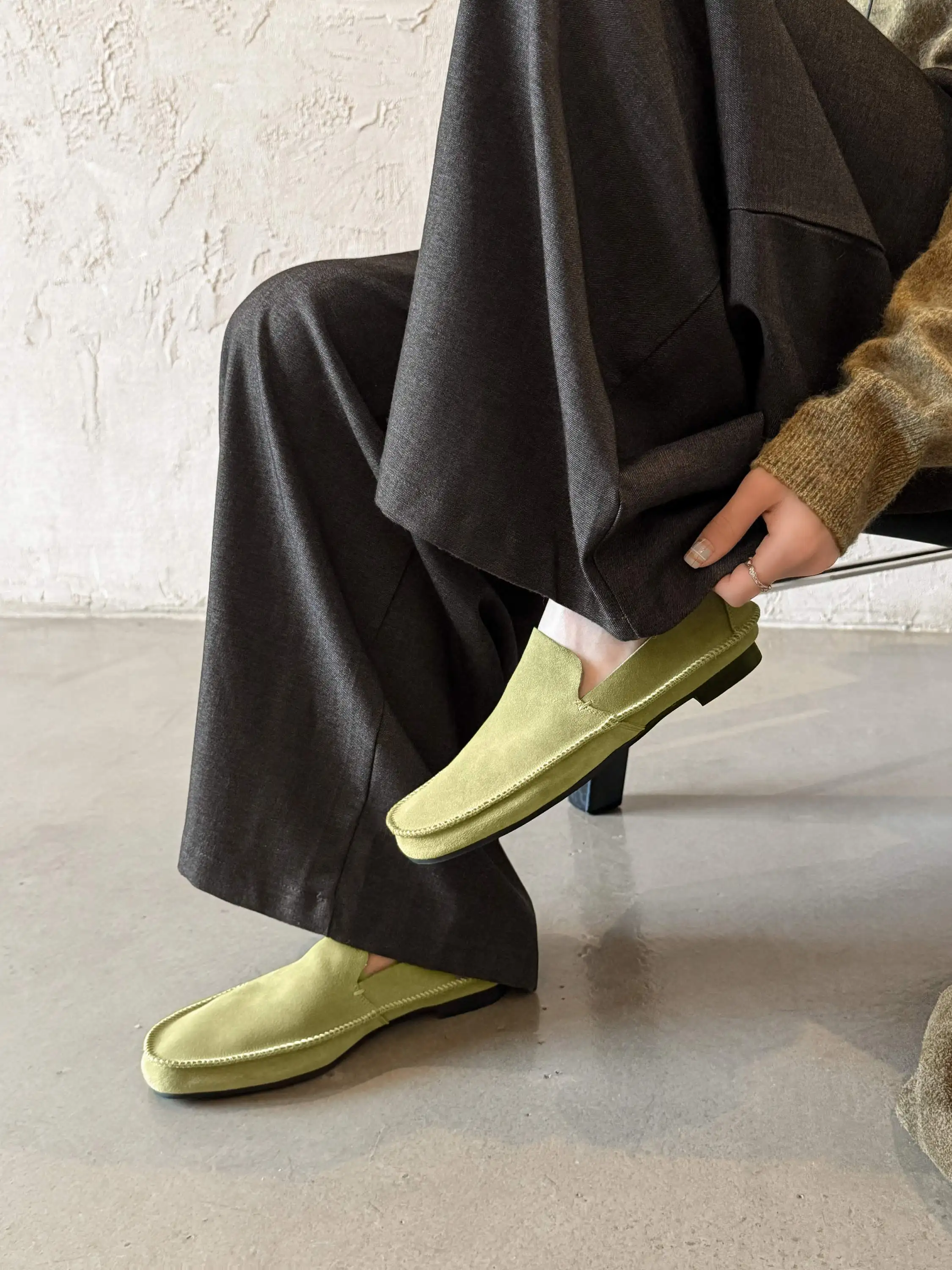 スーパースターカウスエードローファー ラウンドトゥ ローヒー - Women'S Fashion Brand Shoes のレビューと価格