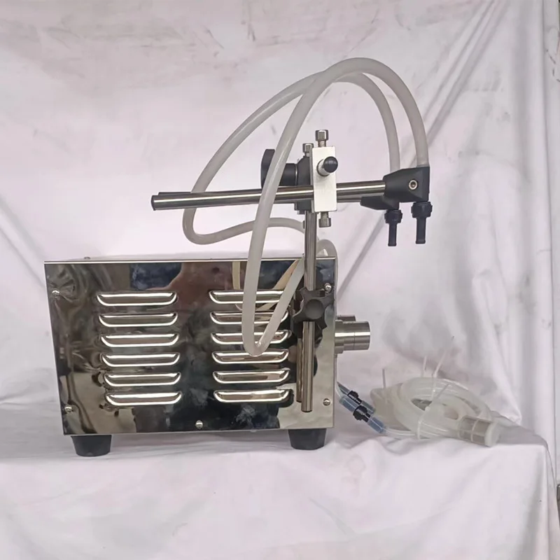 Magnetic pump filling machine oil pot filling speed is fast and high accuracy, suitable for particle-free