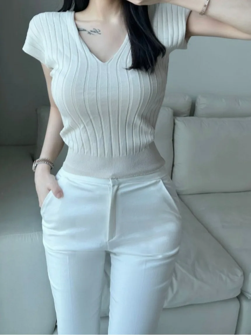 

New Women's V-Neck Short Sleeve Knitted Sweater Slimming Fashionable Summer Gentle Style Small Flying Sleeve Top