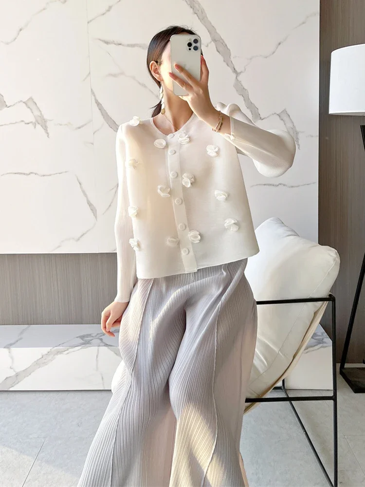 

2024 Autumn New Style Buttoned Floral Top Miyake Pleated Cardigan Crumpled Nine-quarter Sleeves Large Size Women's Jacket