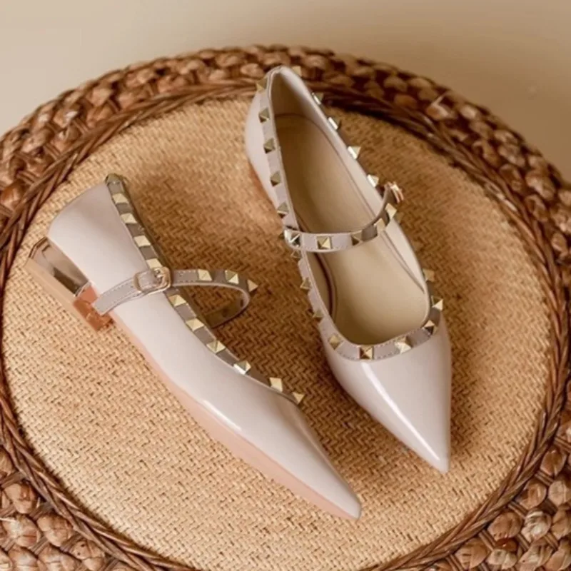 

Новые летние туфли на одной платформе с острым носком, модные универсальные женские туфли на низком каблуке с неглубоким носком и мягкой подошвой