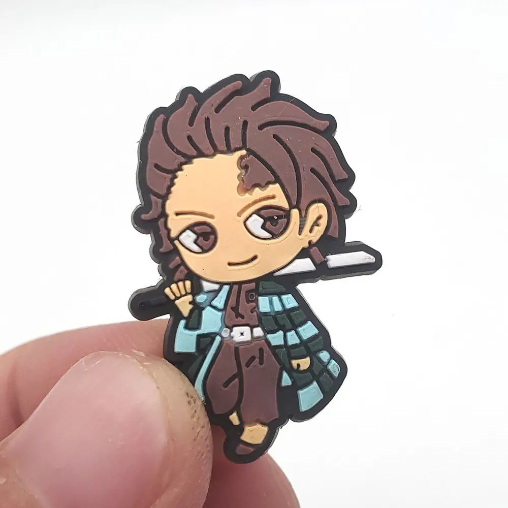 Demon Slayer Kamado Nezuko Tomioka Giyuu Anime Zweidimensionale Schuhschnallen Jungen und Mädchen Hausschuhe DIY Dekorative Schuh-Charms – Detail 3