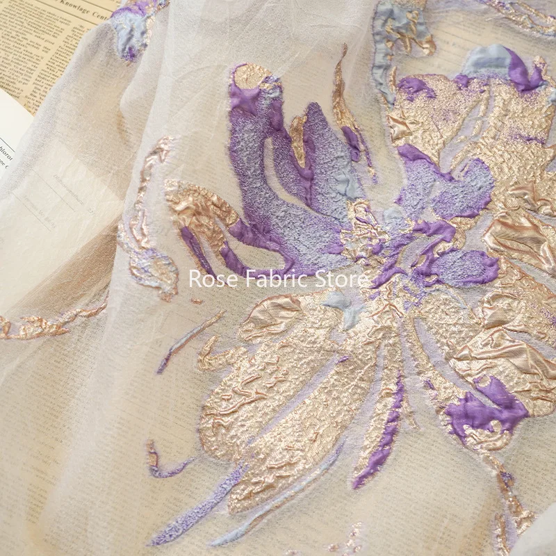 

1-метровая тонкая жаккардовая ткань из органзы в европейском стиле с золотым шелковым режущим цветком для микропрозрачной юбки, шитья своими руками