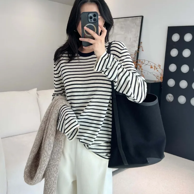 

Свободные трикотажные топы в полоску с длинными рукавами и поворотными рукавами