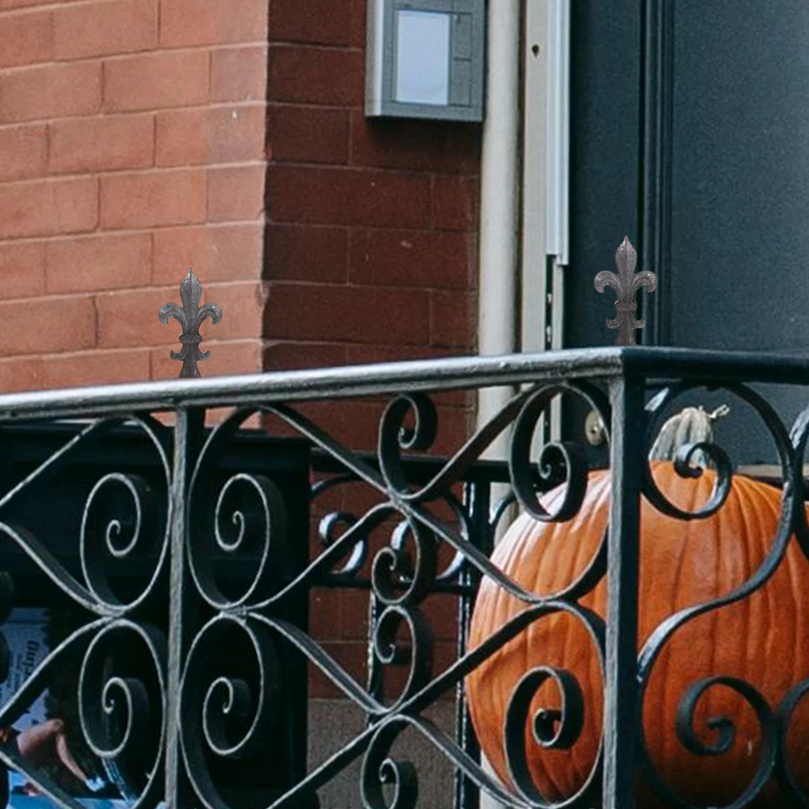 

Exquisite Iron Fence Toppers Decorative Metal Finials Garden Yard Enhancements Durable Antiwear European Design