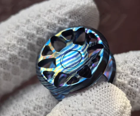 

LQ Titanium Horse Flower Lock EDC Decompression Toy Universal 24.5MM, Height 12MM