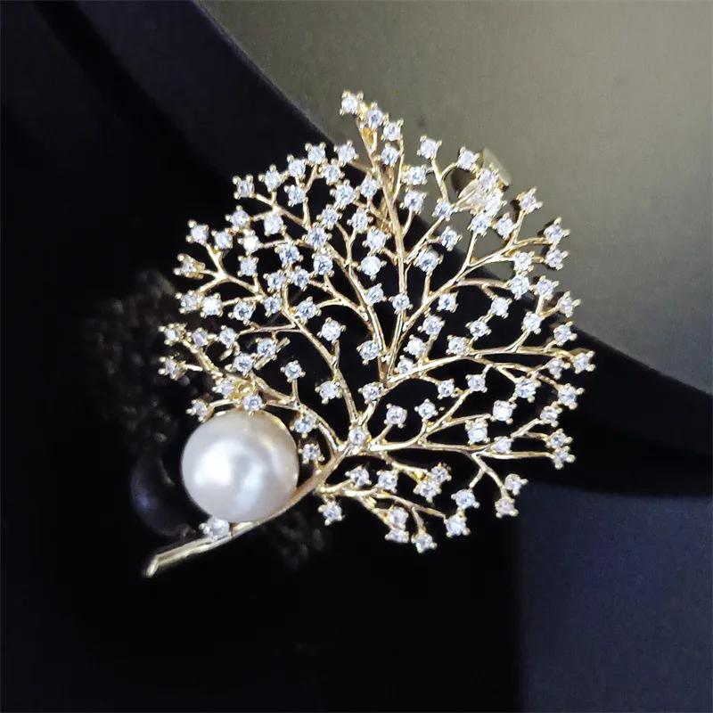 OKILY Delicate Shiny Zircon Christmas Leaf Brooches Elegant Freshwater Pearl Leaves Accessories for Women's Stylish Brooch Pins