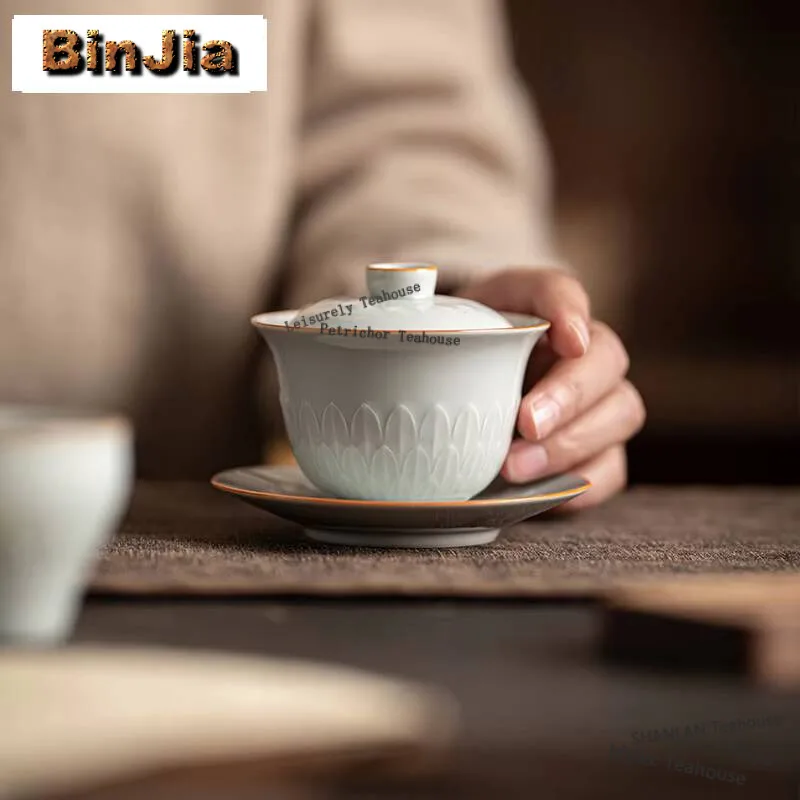 

Чайная чаша Гайвань ручной работы 115 мл с рельефным узором лотоса, защита от ожогов, три функции, для заваривания чая, чаша-крышка, коллекция для чайной церемонии