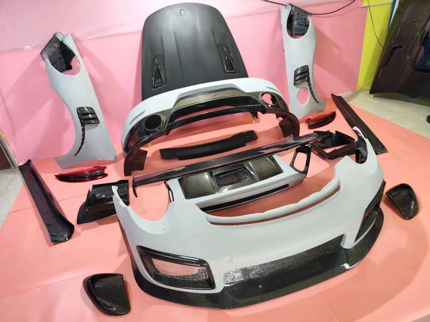 GT2 RS نمط ألياف الكربون طقم الجسم لبورشه 911 991.2 GT2RS مصدات السيارة المصد الأمامي المصد الخلفي الجانب تنورة المفسد