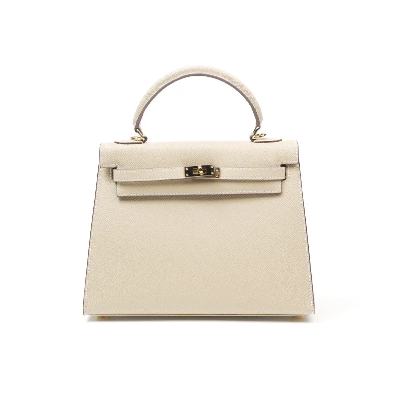 

Your SS 2025 must-have. This petite & polished Kelly bag in grained leather elevates any look, crossbody or handheld.