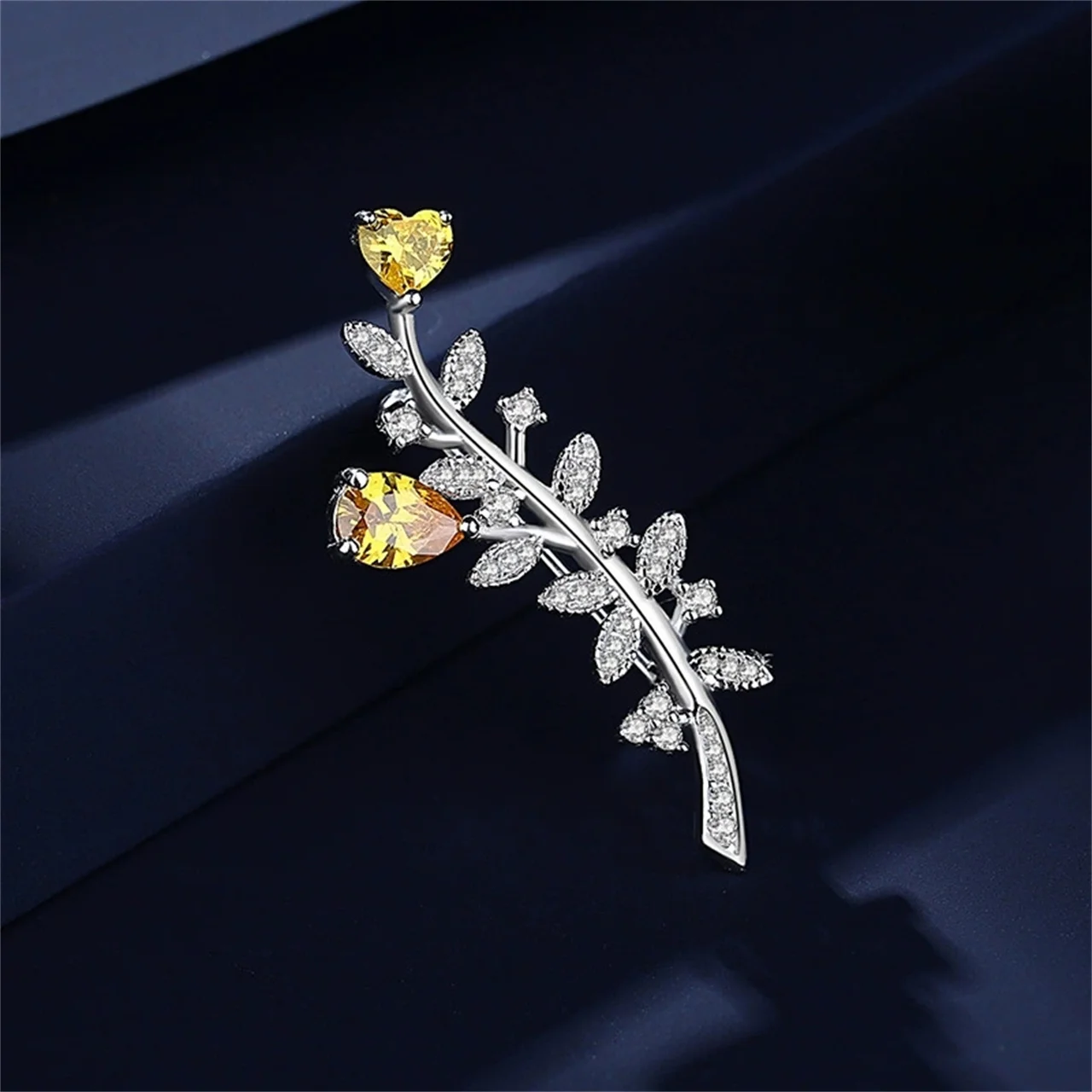 

S925 Стерлингового Серебра Yezi Брошь с Микро Инкрустацией Цирконом Высококачественные Мужские Женские Булавки Подарки Тонкий Шарм Изысканные Нишевые Ювелирные Изделия Оптом