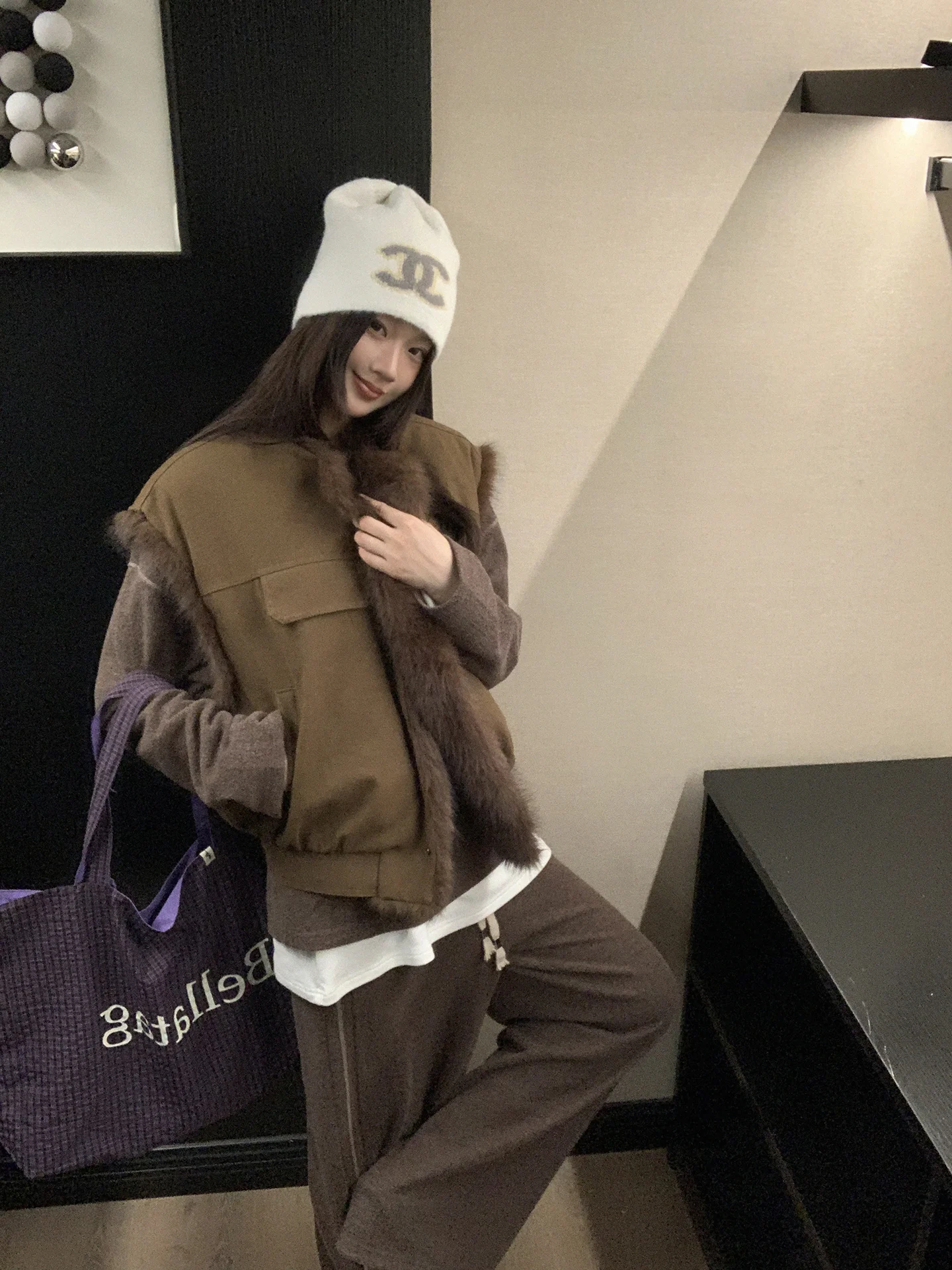 

Red Celebri Studio Furry Vest Women's Outerwear Winter 2025 New ular Super Cute Layering Vest Tank Top Commute Sle