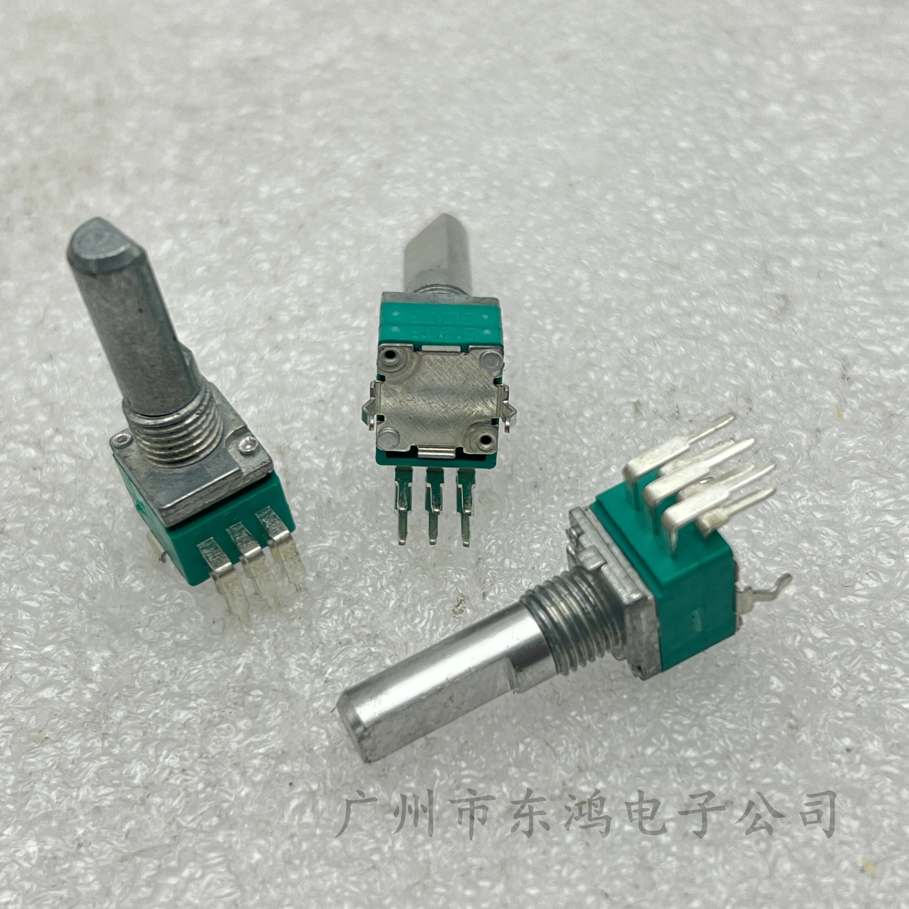 1 PCS high-quality RK09 precision dual potentiometer B20K * 2 shaft length 20MM