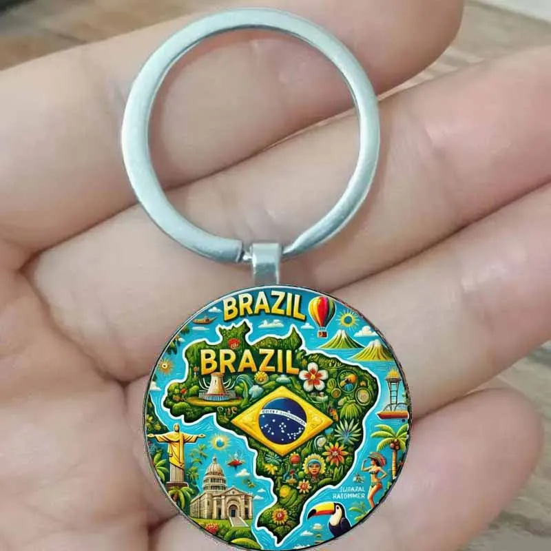 O chaveiro "Brasil Charme" inclui mapas e ícones do Brasil, floresta tropical e outros presentes pensativos para o Brasil
