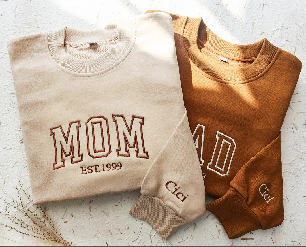 Custom Mom/Dad Embroidered Crewneck Sweatshirt, Pregnancy Announcement, Daddy Mommy to be, Personalised Mother\'s Day Gift