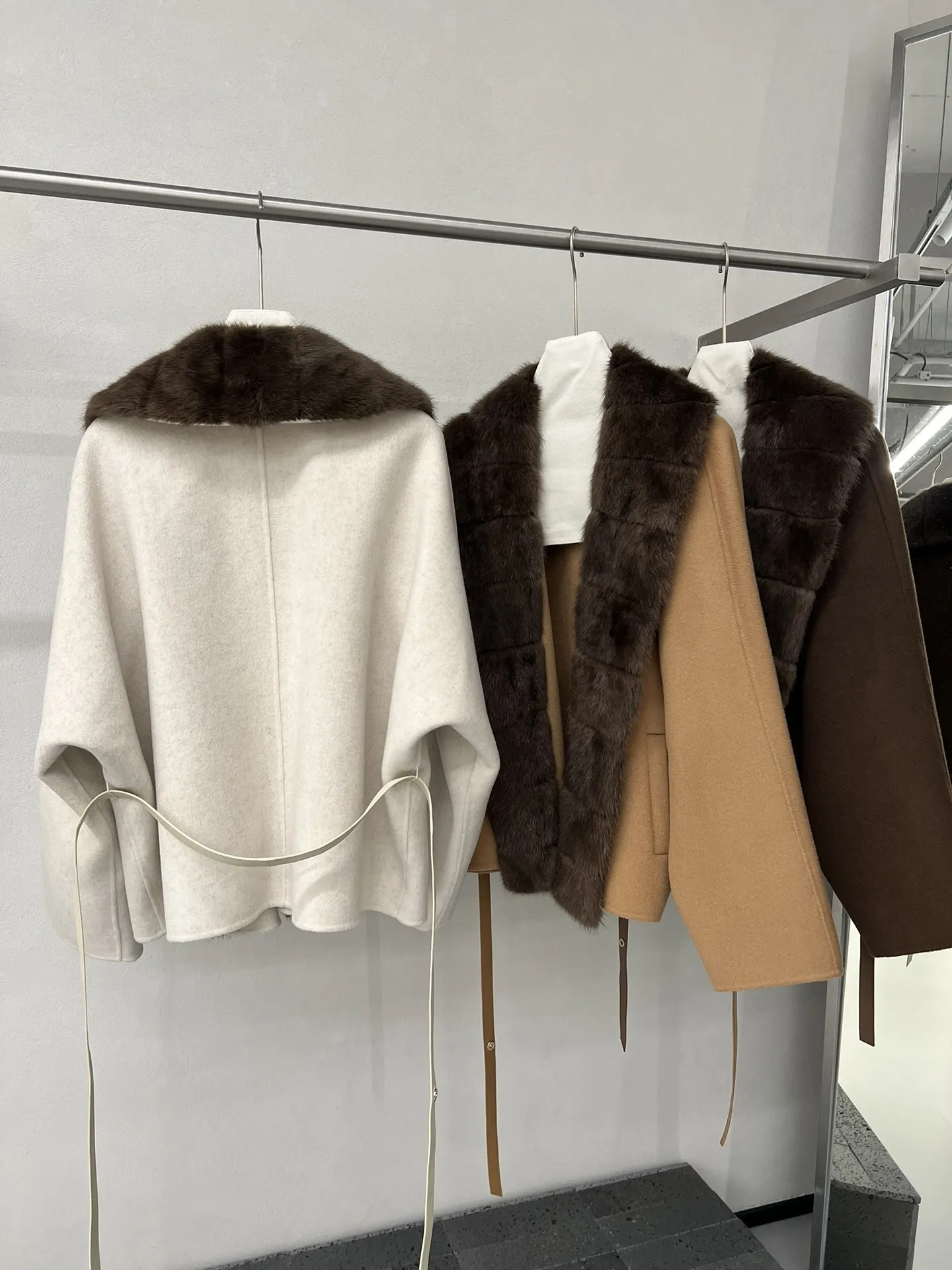 

Autumn And Winter High Quality Coat Autumn And Winter New Style Blue Mink Mink Fur Collar With Cashmere Wool Coat For Women