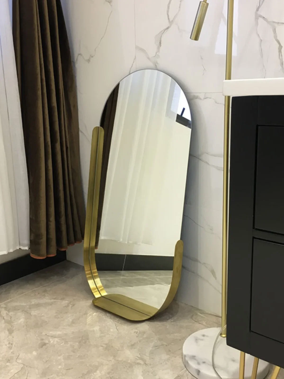 Nordic minimalist hardware bathroom mirror, personalized decorative mirror, creative makeup mirror, high-end fitting mirror