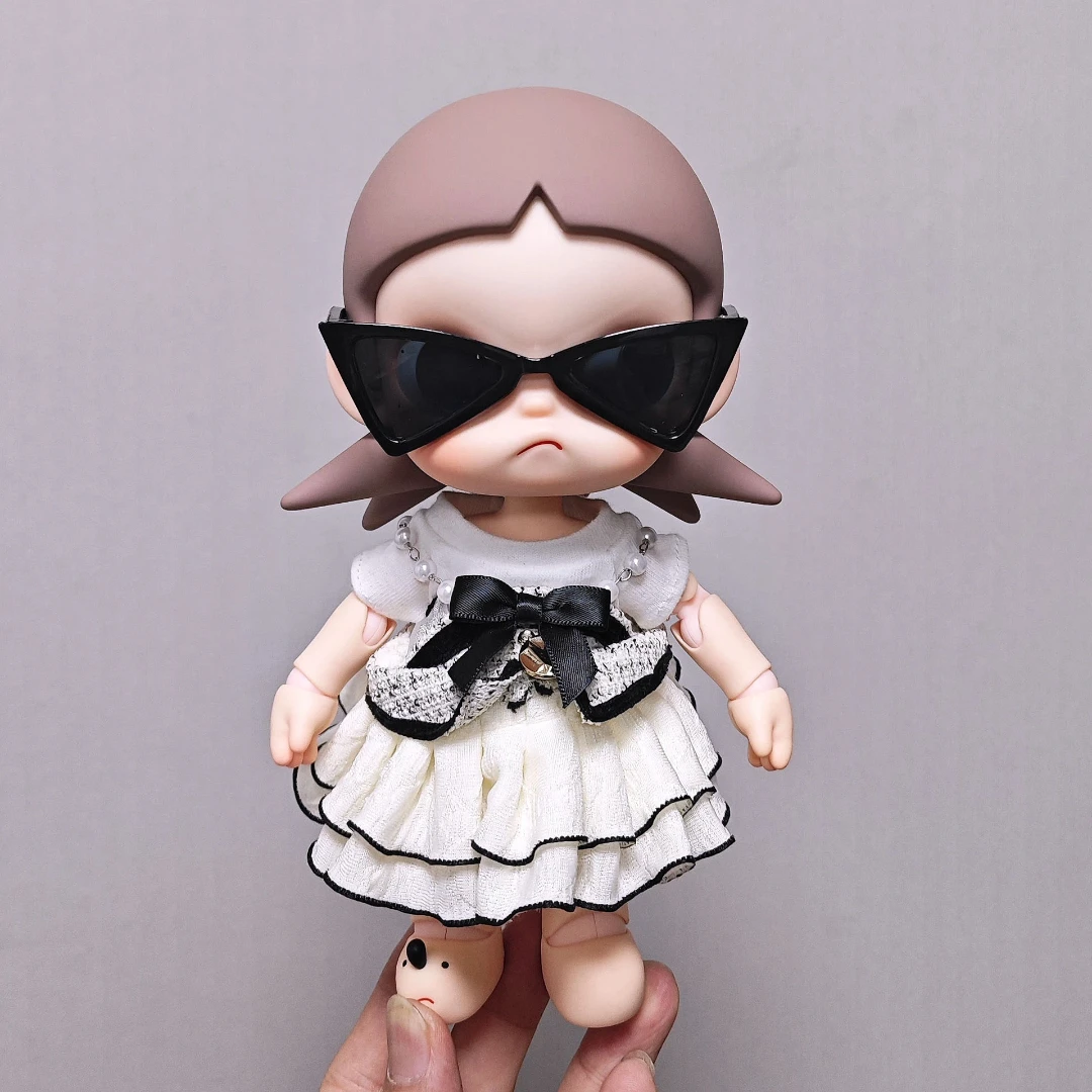 لملابس دمى Zsiga 2026 مجموعة جديدة عصرية رائعة باللون الأبيض والأحمر والبني 1/8 فستان بفيونكة نظارات جينز هدية تزيين الحفلات