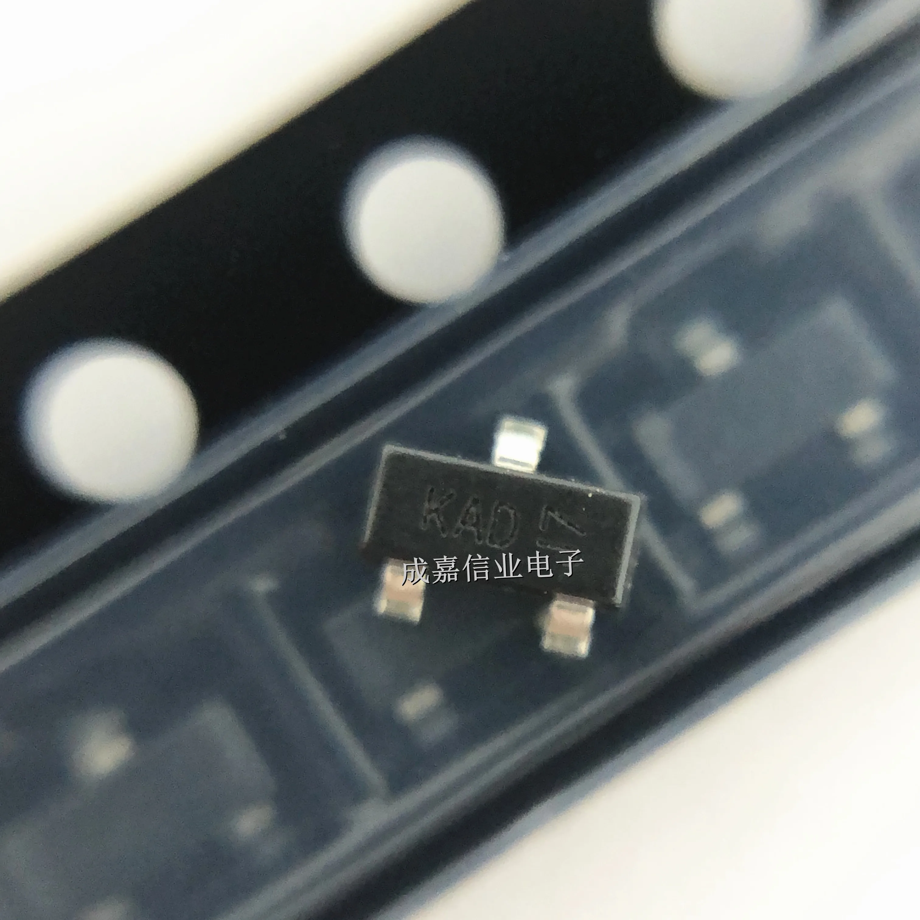 100 قطعة/الوحدة MMBD3004A-7-F SOT-23-3 بمناسبة ؛ KAD إشارة صغيرة تبديل الثنائيات 4A 300 فولت درجة حرارة التشغيل:-65 درجة مئوية-+ 150 درجة مئوية