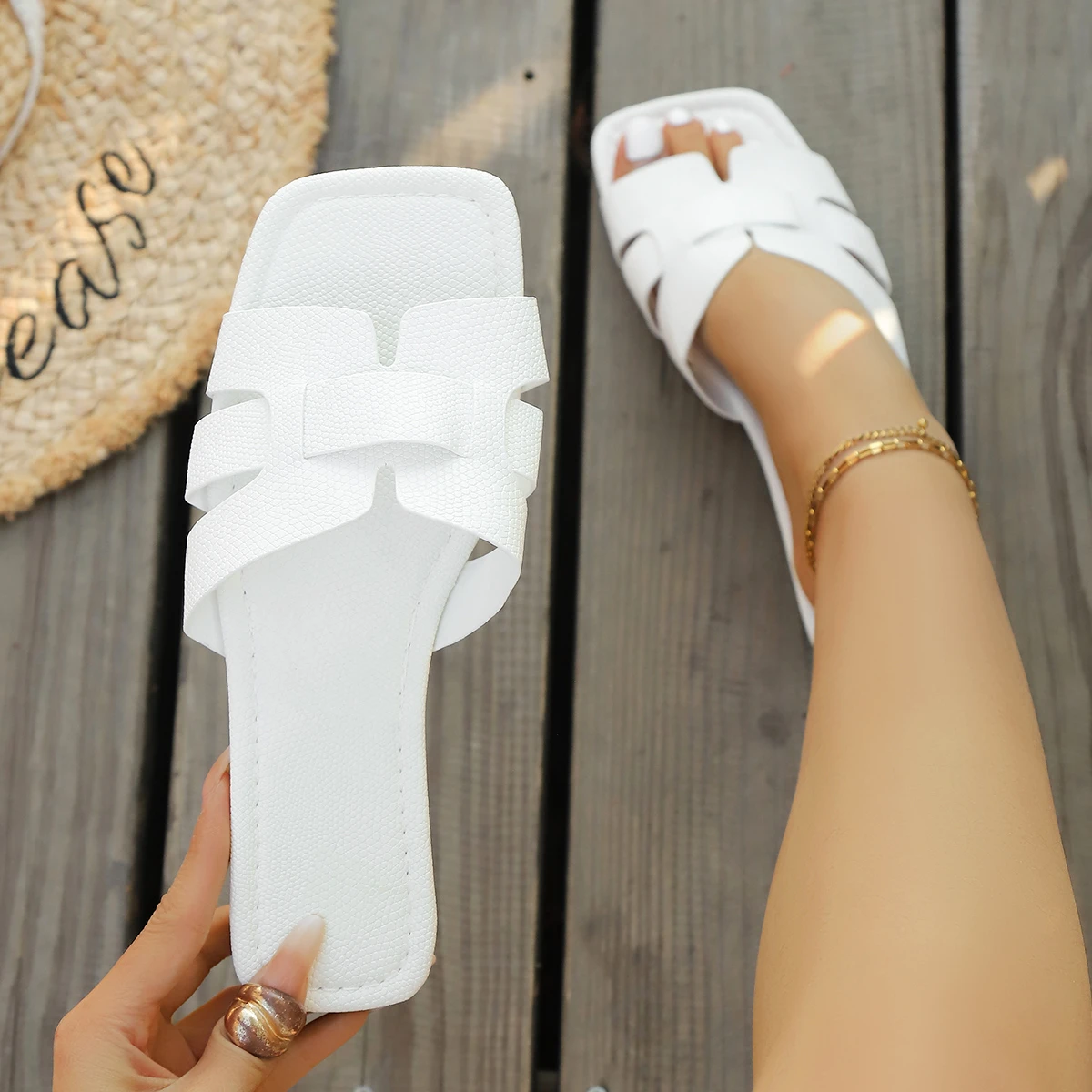 

Women Slippers Solid Color Lightweight Sandals Square Toe Slip on Shoes Women Trend Casual Flat Slippers Luxury Slides Women