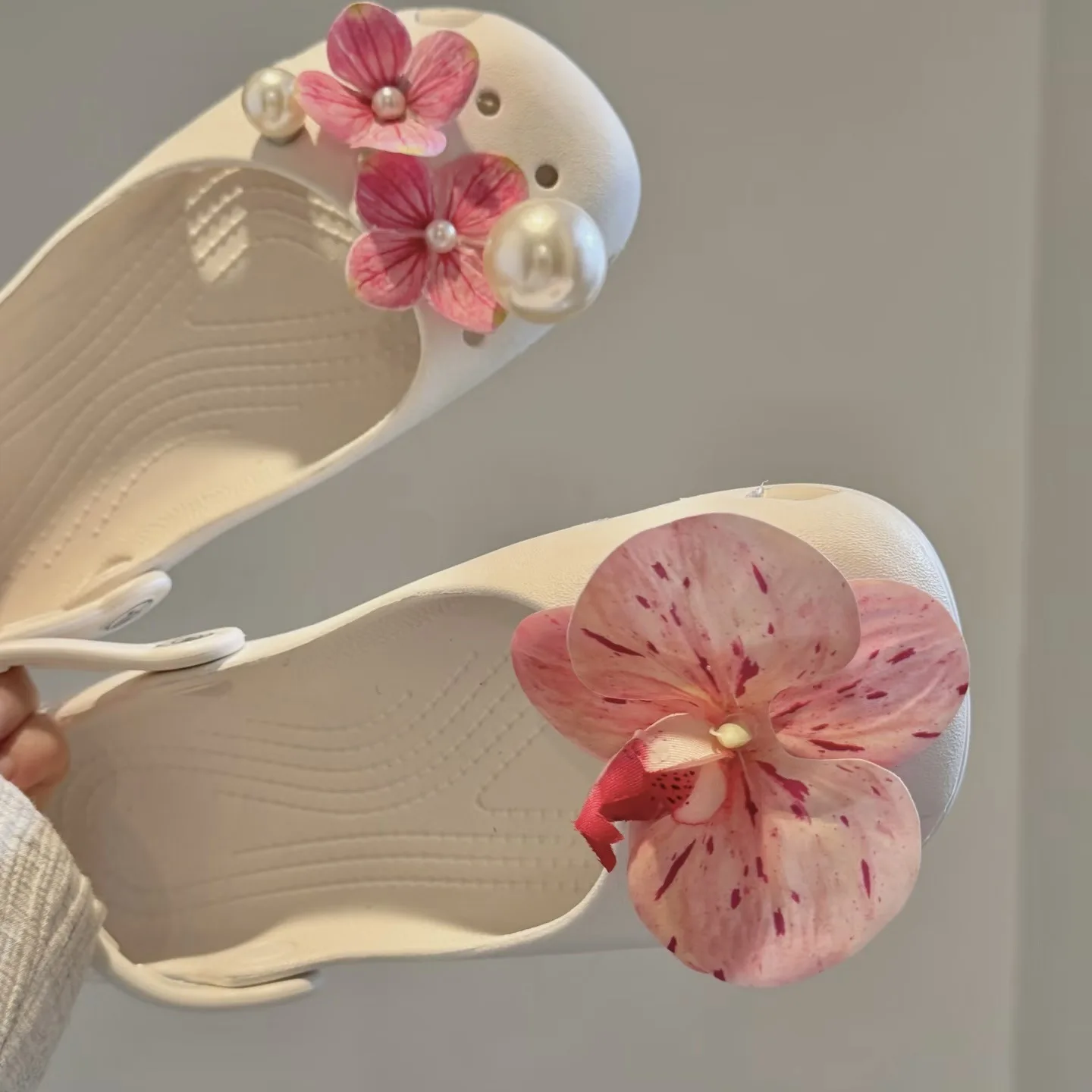 Original Schuh-Charms-Set für Damen, Retro-Ballettschuhe, Corc-Charms-Pack, Wildleder-Kamelienblumen-Schuhdekorationen, Perlen-Schuh-Accessoires – Detail 9