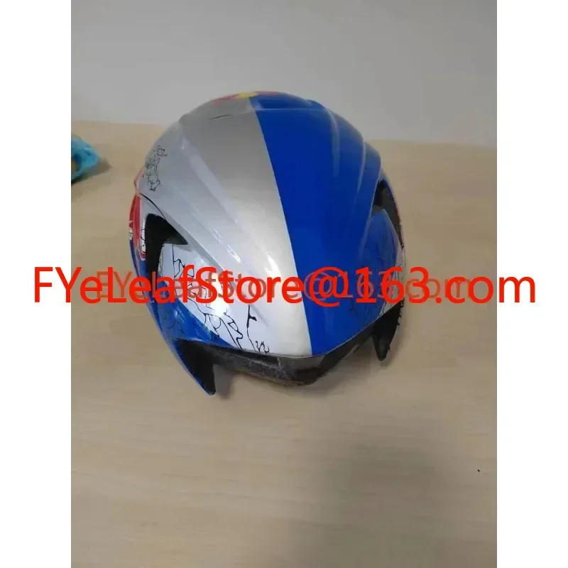 Breaking Wind Ultralight High-Grade Men and  Helmet Protective Equipment Mountain Bike Pneumatic Helmet Road