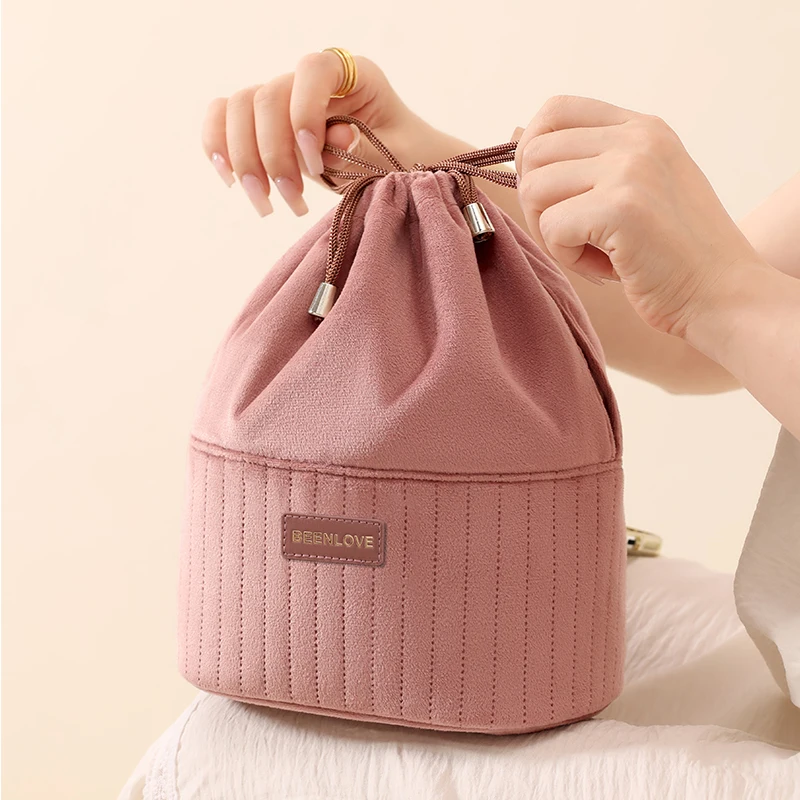 Große Kapazität Samt-Kosmetiktasche Tragbare Multifunktionale Reise-Make-up-Tasche Organizer Modische Aufbewahrungstasche für den täglichen Gebrauch – Detail 6
