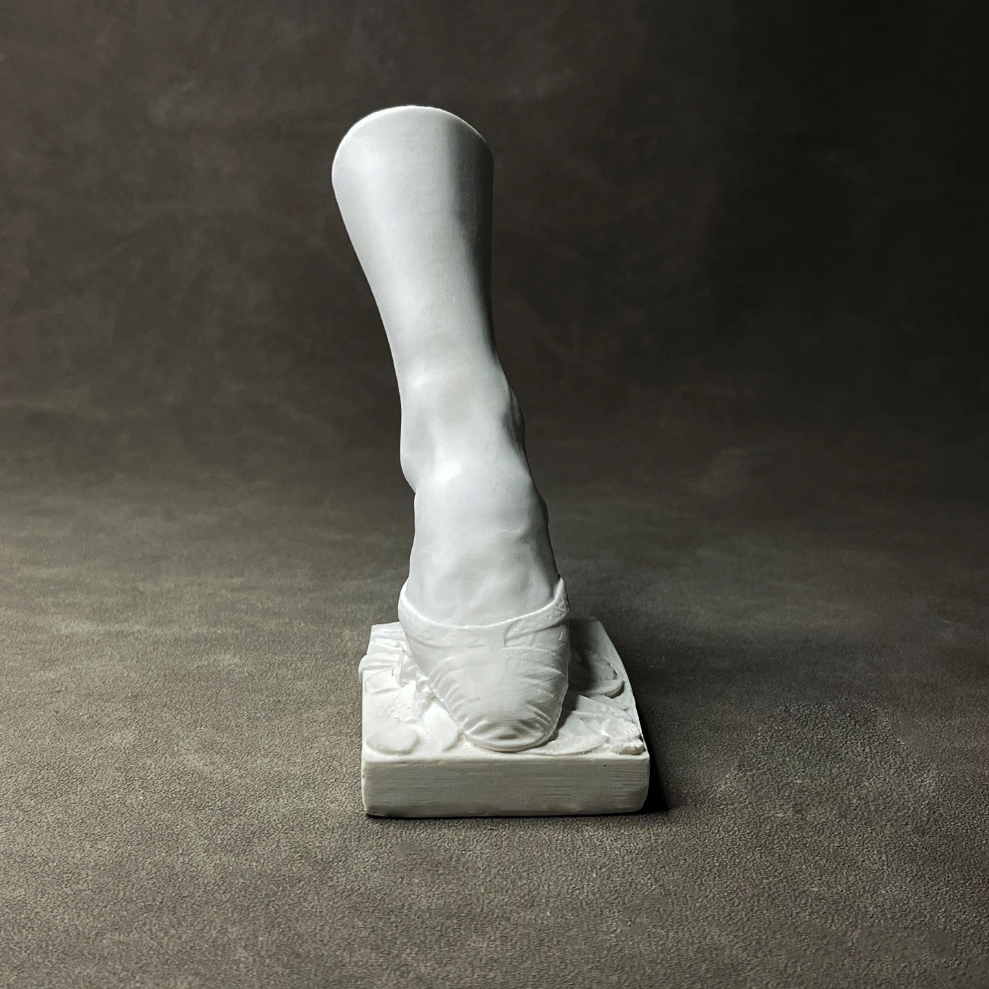 Greek Roman Foot Statue Plaster Figurine for Desk Decor Aesthetic Ballet Foot Sculpture Sketching Model Art Studio Ornament