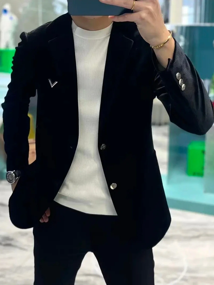 

Мужской костюм из мягкого вельвета: модный, высококачественный, универсальный, трендовый, приталенный, повседневный. Новинка весна-осень.