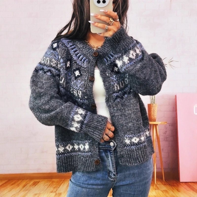 

Зима 2025 г., новый жаккардовый утолщенный теплый свитер с круглым вырезом и геометрическим рисунком, однобортный женский свитер