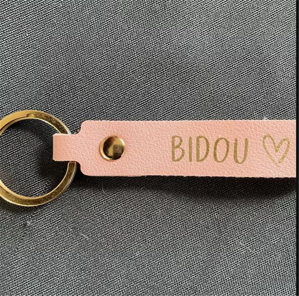 Pegangan kunci kulit personali - Monogram Keychain Leather ulasan dan harga