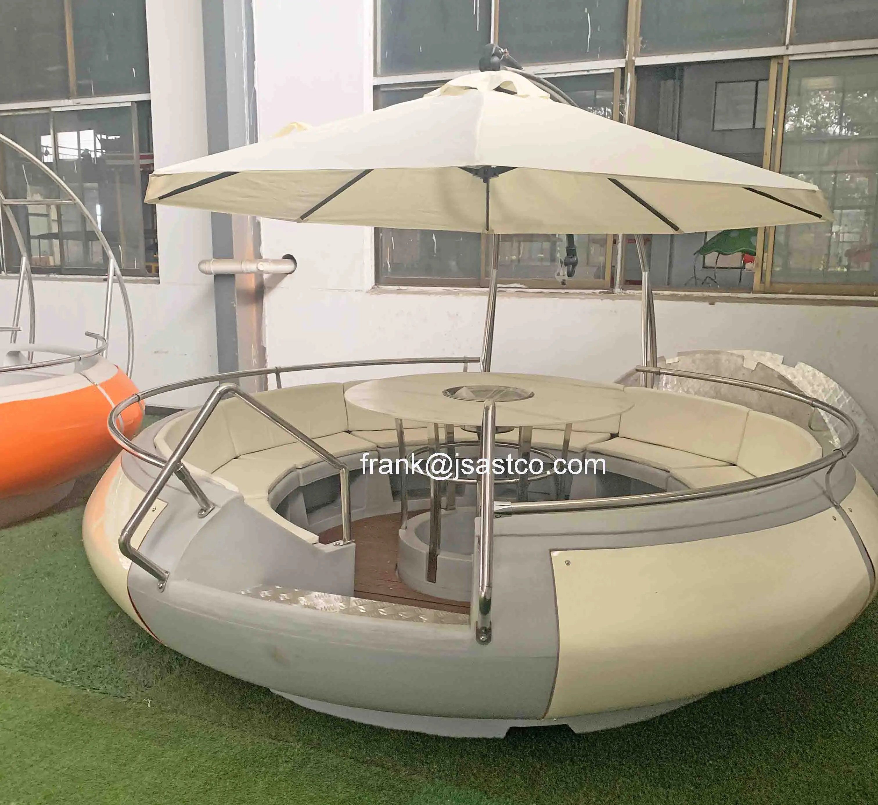 Large Big LLDPE material family party Chill&grill BBQ donut Boat floating restaurant Party Grill Leisure Boat for resort