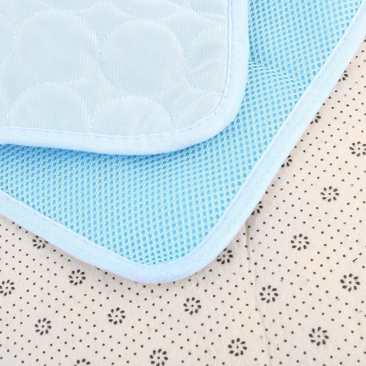 

Pet Summer Mat Large Cooling Fabric Dog Ice Mat Lightweight Durable For Cats Dogs Easy Clean Home Use Blue 40X30Cm