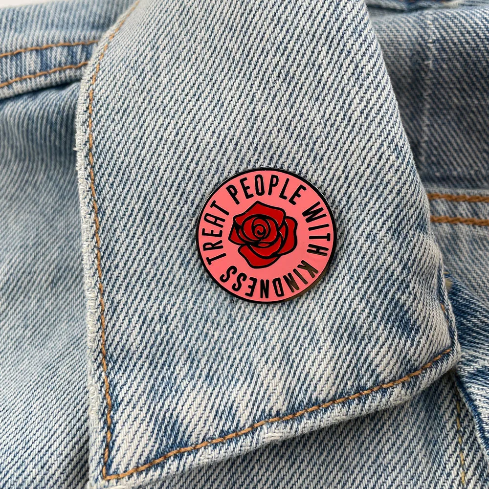 Rose Treat People With Kindness-Pin esmaltado con cita divertida, broche con insignia, alfileres feministas para niños, regalos bonitos para profesores