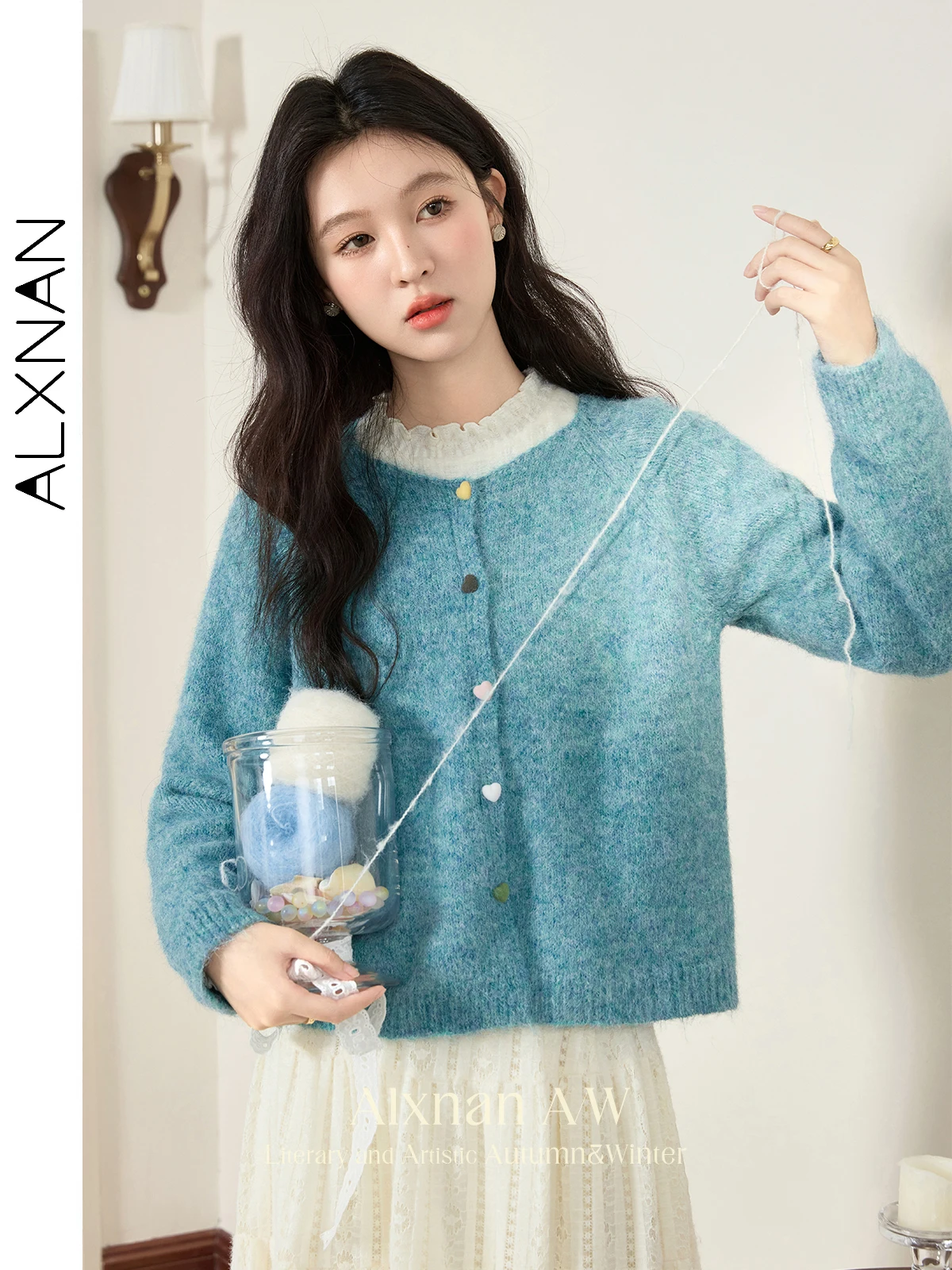 

ALXNAN Women's Knit Cardigan Gentle O-neck Long Sleeve Colorful Heart Buttons Raglan Sleeve Sweater Fall Winter Lady Tops L51662