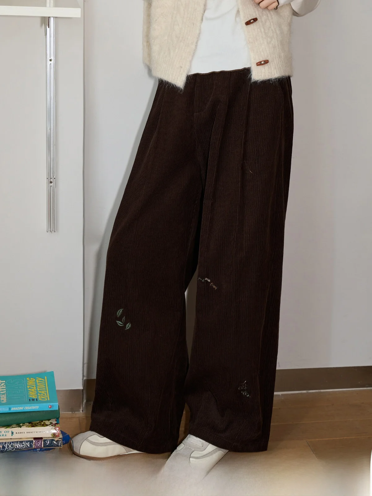 

Ретро-брюки из коричневого вельвета с вышивкой, с высокой талией, прямые, повседневные, женские, свободные, широкие, осенне-зимние