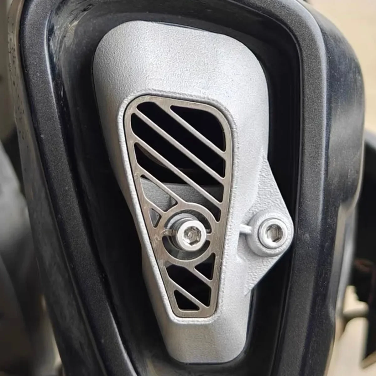 Motorcycle parts exhaust tailpipe air flow hood protective cover aluminum alloy ventilation cover Fit For CFMOTO 450MT MT450