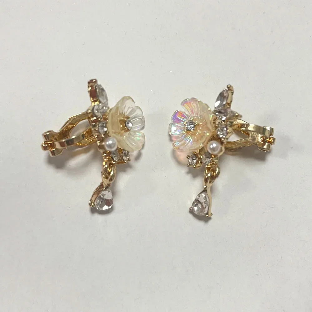 Korean Style Moon Lingth Pearl Flower Earrings Simple Temperament Zircon Flower Clip on Earrings Earrings Without Piercing Ears