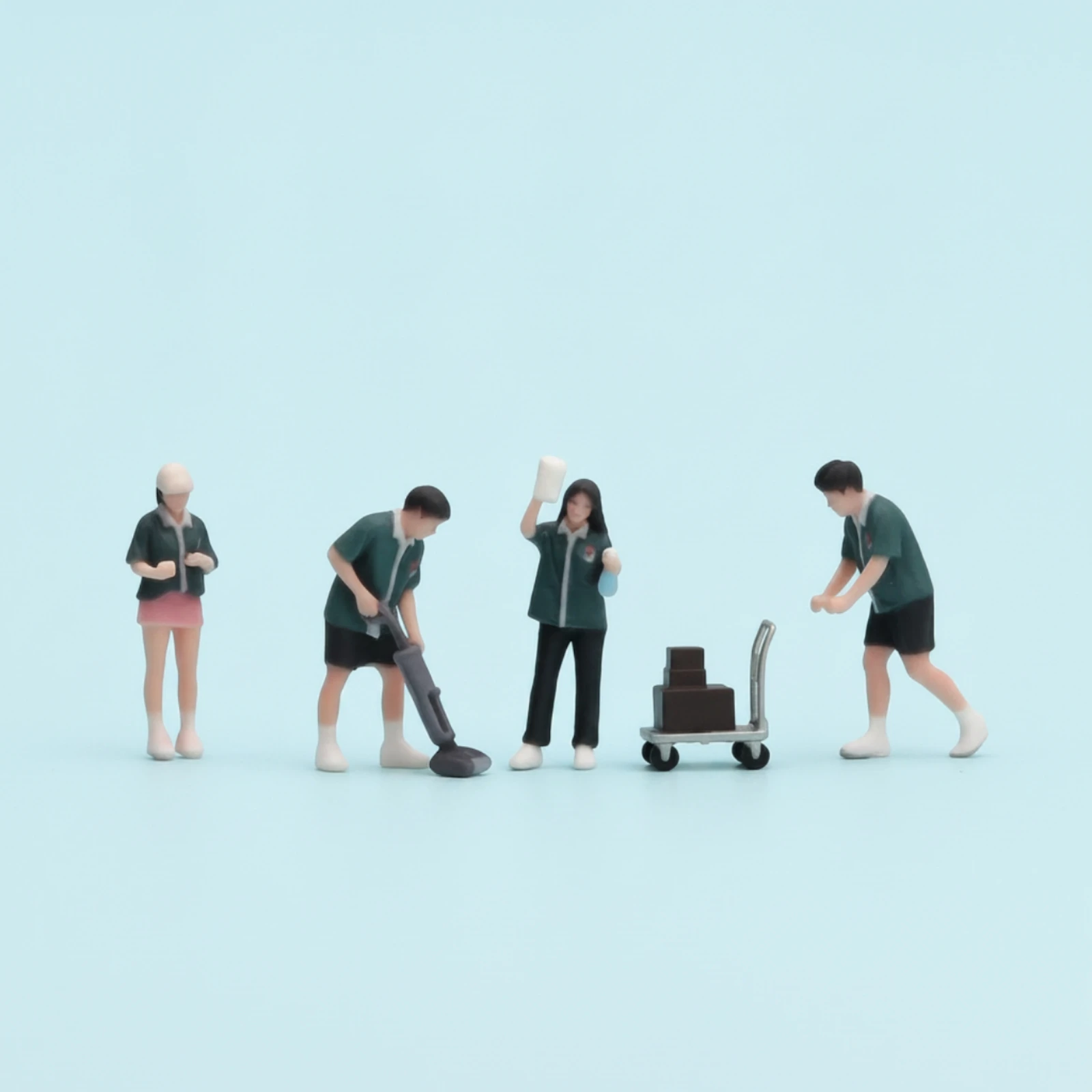 4 Pieces Convenience Store Worker Figurines Tiny 1:64 Scale Figures with Cart Worker Figures Compact Scene Props for Modelers