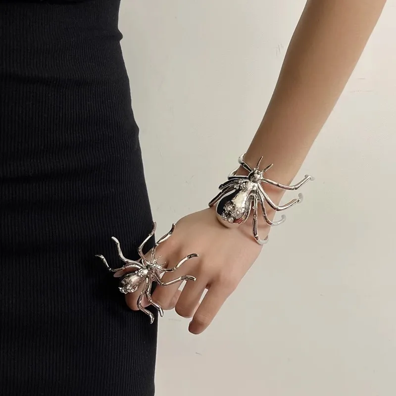 Exaggerated Metal Large Spider Open Bracelets for Women Girls Unique Creative Party Vintage Jewelry Accessories