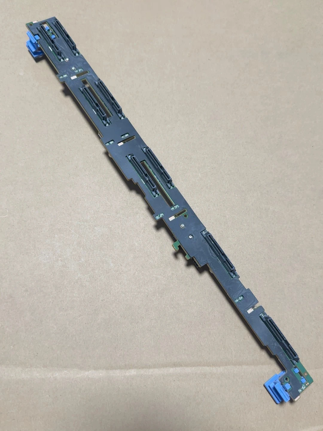 R340/R440/R640 server 2.5 HDD , 8-position backplane, 94J5V