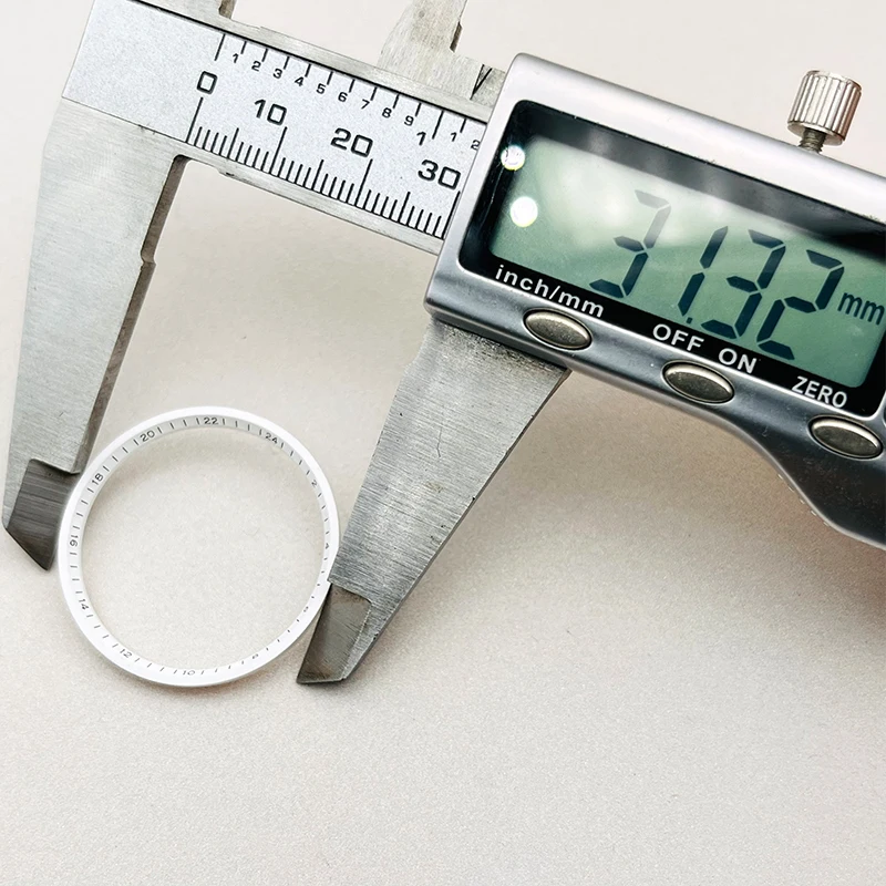 31.4mm * 27.8mm Marchio numerico Orologio in plastica Capitolo Anello Fit Seiko Tartaruga Capitano Willard Samurai King 6105 Cassa dell'orologio Parti di riparazione